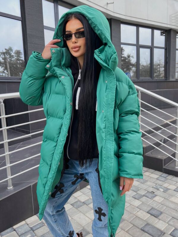 puhovyk-zhinochyj-oversajz-zelenogo-koloru-00433-vf-m511-green-9 Пуховик жіночий оверсайз зеленого кольору 00433