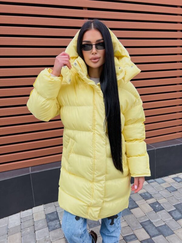 puhovyk-zhinochyj-oversajz-zhovtogo-koloru-00432-vf-m511-yellow-12 Пуховик жіночий оверсайз жовтого кольору 00432