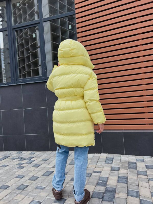 puhovyk-zhinochyj-oversajz-zhovtogo-koloru-00432-vf-m511-yellow-17 Пуховик жіночий оверсайз жовтого кольору 00432