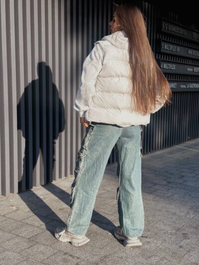 Жилетка жіноча молочна коротка 00417