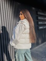 Жилетка жіноча молочна коротка 00417