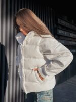 Жилетка жіноча молочна коротка 00417