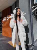 Пуховик жіночий оверсайз білого кольору 00438