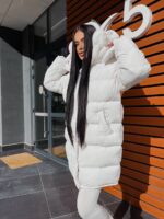 Пуховик жіночий оверсайз білого кольору 00438