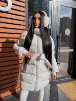 Пуховик жіночий оверсайз білого кольору 00438