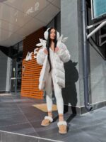 Пуховик жіночий оверсайз білого кольору 00438