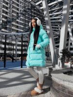 Пуховик жіночий оверсайз блакитного кольору 00437