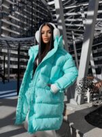 Пуховик жіночий оверсайз блакитного кольору 00437