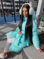 Пуховик жіночий оверсайз блакитного кольору 00437