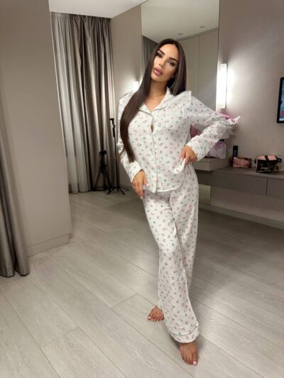 Жіноча піжама з сорочкою та штанами в квітку рожевого кольору 00439