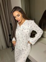 Жіноча піжама з сорочкою та штанами в квітку блакитного кольору 00440