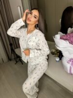 Жіноча піжама з сорочкою та штанами в квітку блакитного кольору 00440