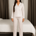 Жіноча піжама з сорочкою та штанами в квітку червоного кольору 00442