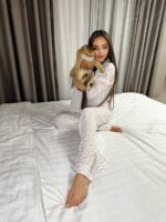 Жіноча піжама з сорочкою та штанами в квітку червоного кольору 00442