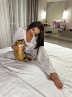 Жіноча піжама з сорочкою та штанами в квітку червоного кольору 00442