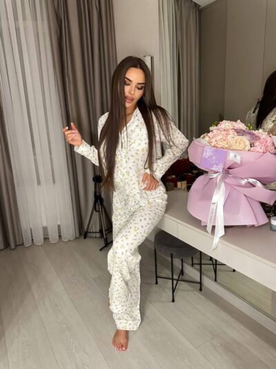 Жіноча піжама з сорочкою та штанами в квітку жовтого кольору 00441