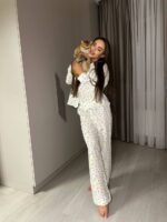 Жіноча піжама з сорочкою та штанами в квітку жовтого кольору 00441