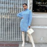 Жіноча в'язана сукня з горлом блакитного кольору 00443