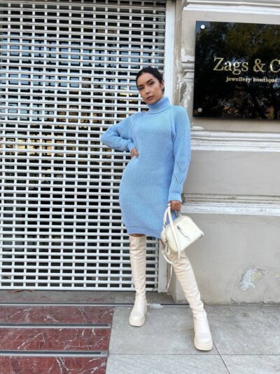 Жіноча в'язана сукня з горлом блакитного кольору 00443