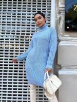 Жіноча в'язана сукня з горлом блакитного кольору 00443