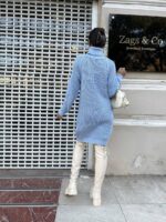 Жіноча в'язана сукня з горлом блакитного кольору 00443