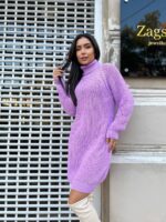 Жіноча в'язана сукня з горлом бузкового кольору 00444