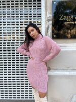 Жіноча в'язана сукня з горлом пудрового кольору 00446