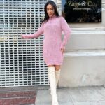 Жіноча в'язана сукня з горлом пудрового кольору 00446