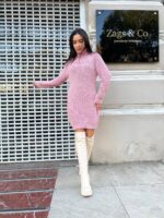 Жіноча в'язана сукня з горлом пудрового кольору 00446