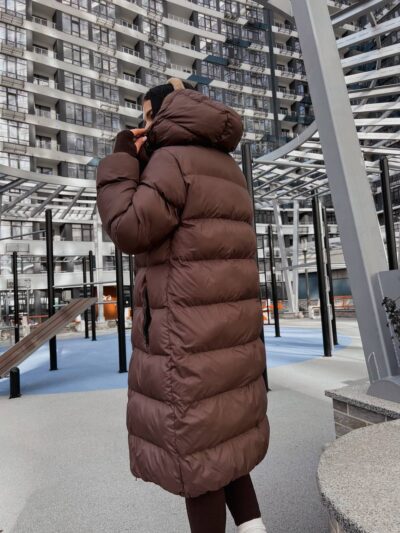 Жіночий зимовий пуховик з чотирма кишенями шоколадного кольору 00449