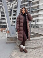Жіночий зимовий пуховик з чотирма кишенями шоколадного кольору 00449