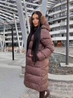 Жіночий зимовий пуховик з чотирма кишенями шоколадного кольору 00449