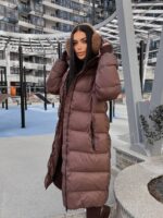 Жіночий зимовий пуховик з чотирма кишенями шоколадного кольору 00449