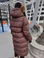 Жіночий зимовий пуховик з чотирма кишенями шоколадного кольору 00449