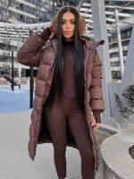 Жіночий зимовий пуховик з чотирма кишенями шоколадного кольору 00449