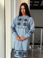 Жіноча в’язана сукня з етнічним малюнком блакитного кольору 00470