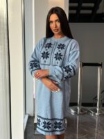 Жіноча в’язана сукня з етнічним малюнком блакитного кольору 00470