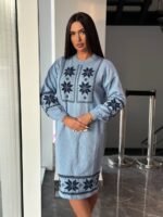 Жіноча в’язана сукня з етнічним малюнком блакитного кольору 00470