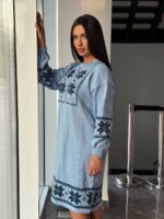Жіноча в’язана сукня з етнічним малюнком блакитного кольору 00470