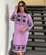 Жіноча в’язана сукня з етнічним малюнком бузкового кольору 00469