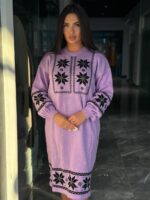 Жіноча в’язана сукня з етнічним малюнком бузкового кольору 00469