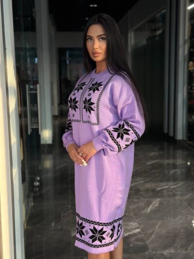 Жіноча в’язана сукня з етнічним малюнком бузкового кольору 00469