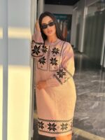 Жіноча в’язана сукня з етнічним малюнком кольору світла пудра 00471