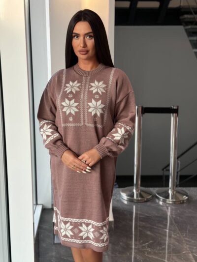 Жіноча в’язана сукня з етнічним малюнком кольору темна пудра 00472