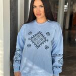 Жіночий светрик з етнічним візерунком блакитного кольору 00464
