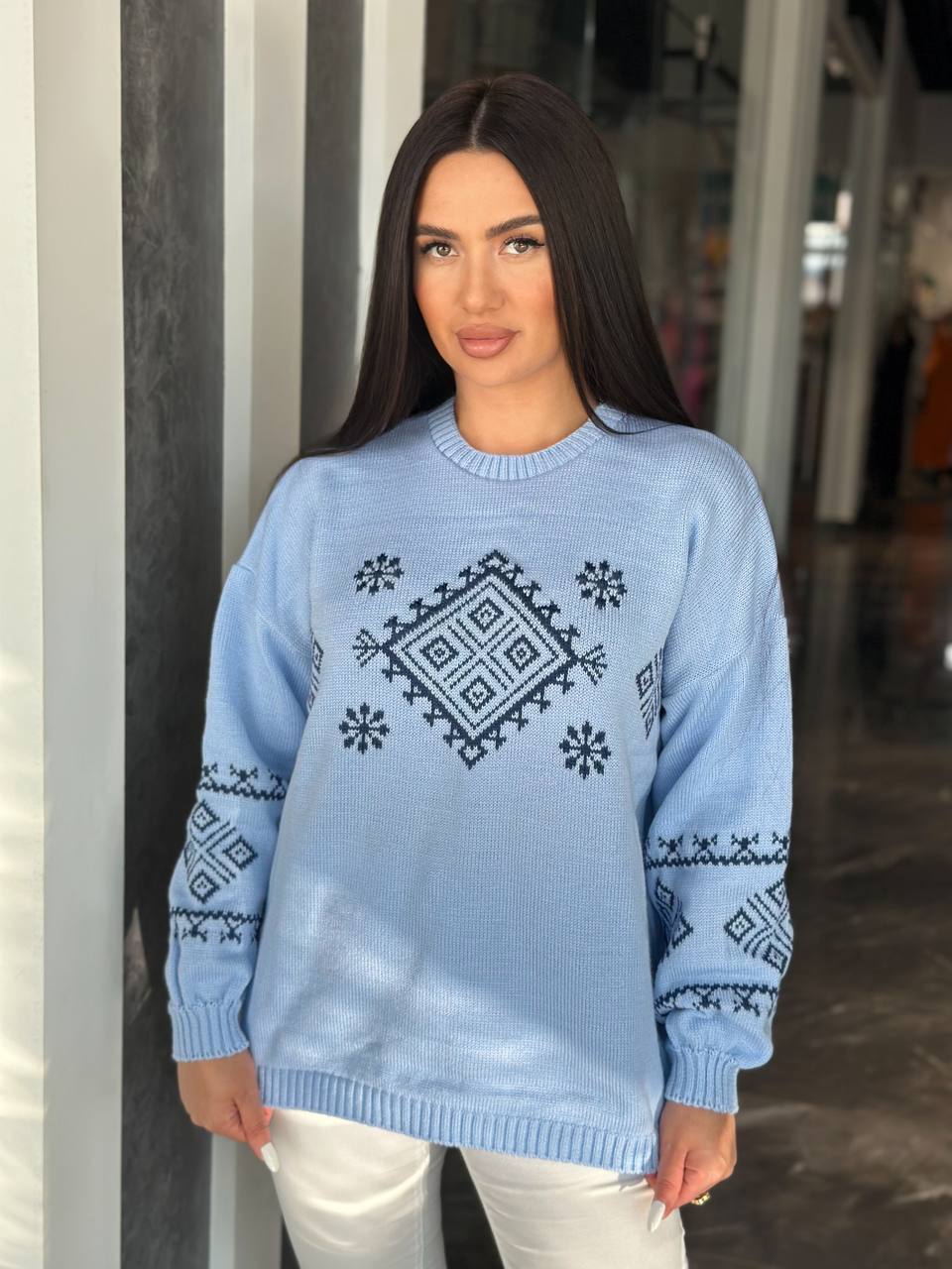 zhinochyj-svetryk-z-etnichnym-vizerunkom-blakytnogo-koloru-00464-lm-5075-blue-1 Жіночий светрик з етнічним візерунком блакитного кольору 00464