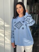 Жіночий светрик з етнічним візерунком блакитного кольору 00464