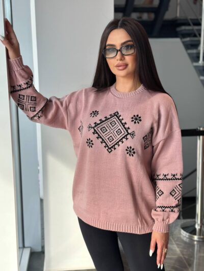 Жіночий светрик з етнічним візерунком кольору світла пудра 00465