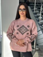Жіночий светрик з етнічним візерунком кольору світла пудра 00465