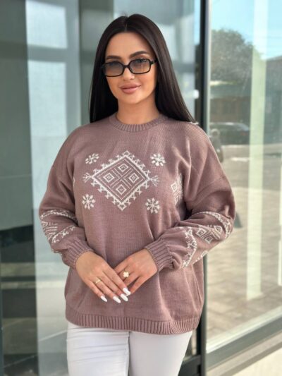Жіночий светрик з етнічним візерунком кольору темна пудра 00466